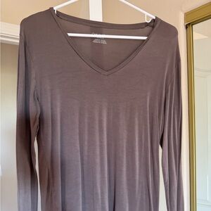 Flowy, tan, basic long sleeve V-neck tee
